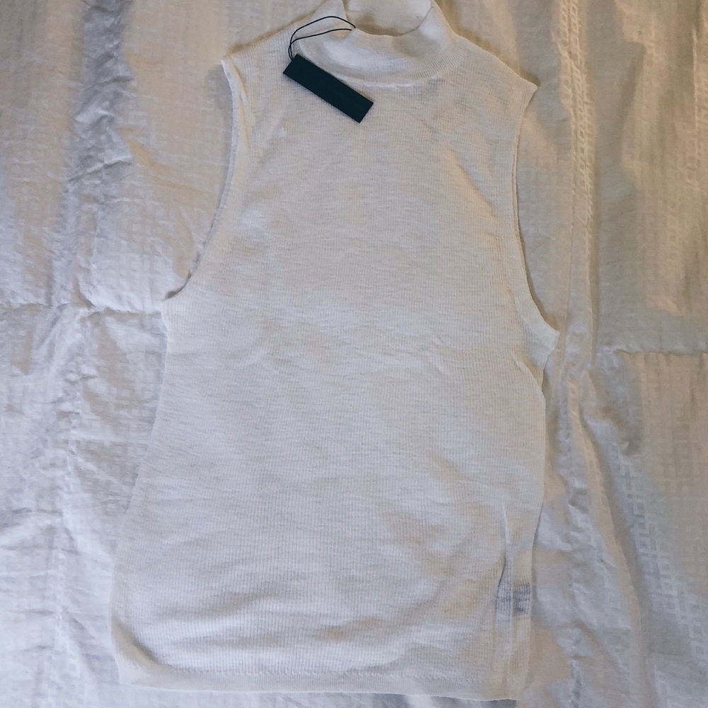 *360 Cashmere* sleeveless turtleneck! Brand new!⚡️